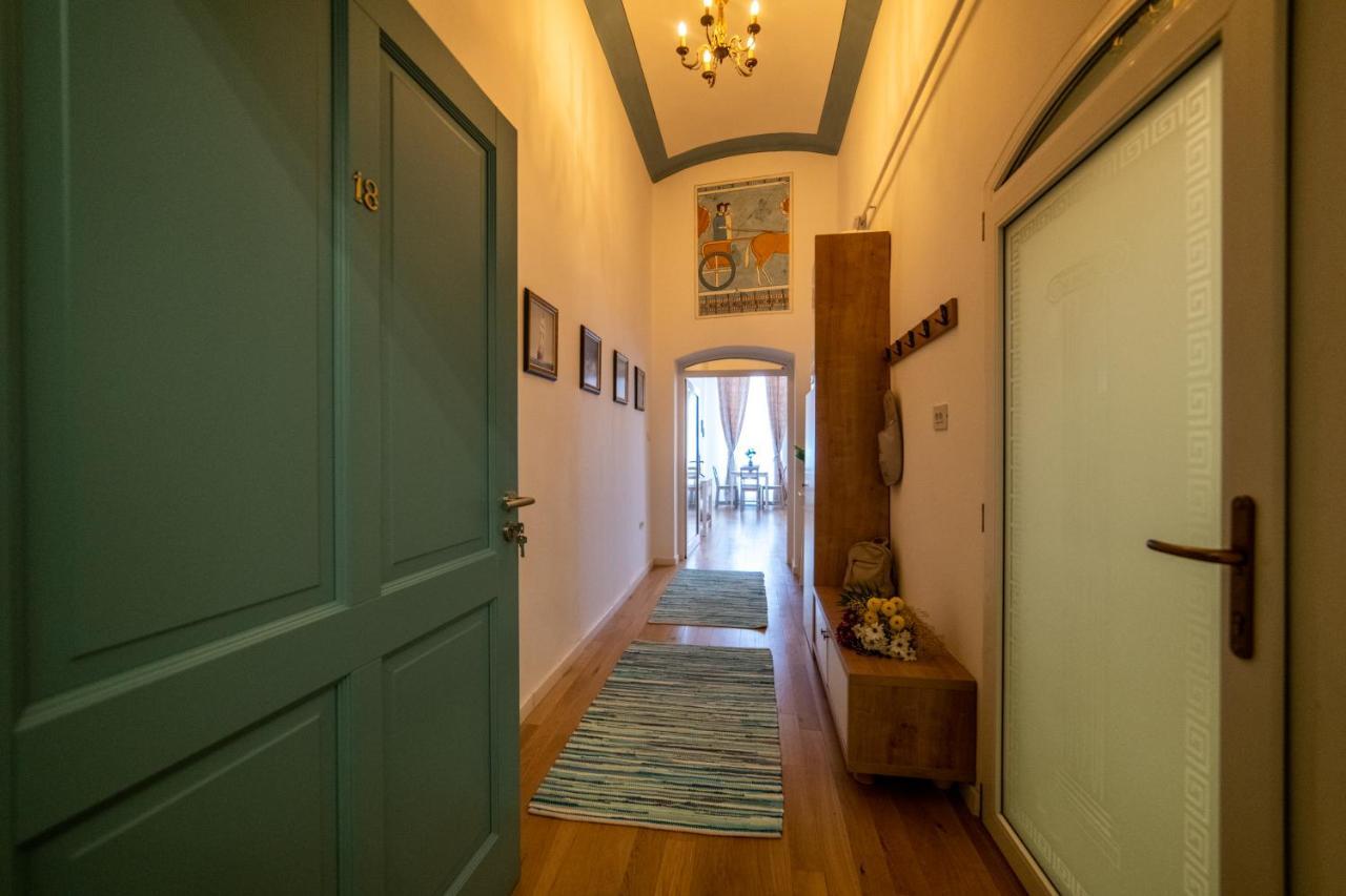 Park Apartment *